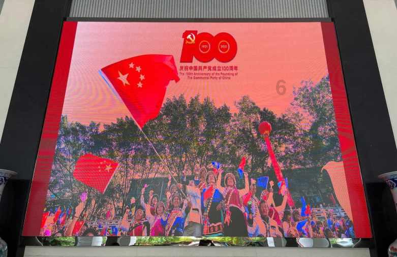 李理参加市五届人大三次会议东胜区代表团审议