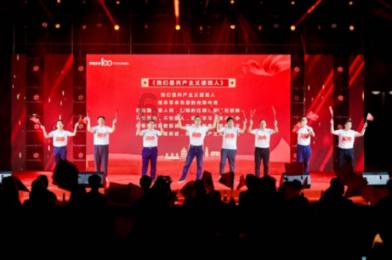 记者：国足攻防鲜有亮点，小组赛三场比赛犹犹豫豫，临场毫无感觉