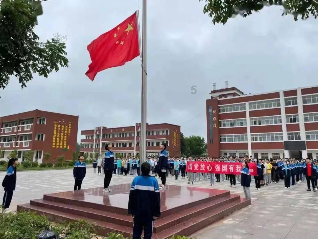 古代武将的兵器都是几十斤，这是真的吗？战马能承受的住吗？